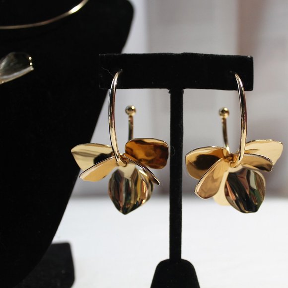 Avon Hawaiian Flower Choker & Hoop Earrings - Picture 4 of 8